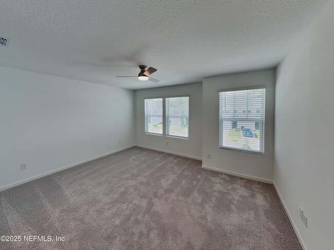 Building Photo - 610 Holly Lks Dr