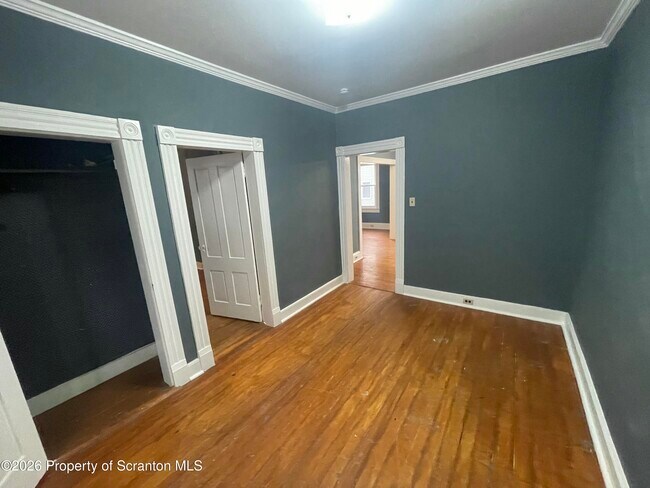 Building Photo - 949 N Irving Ave