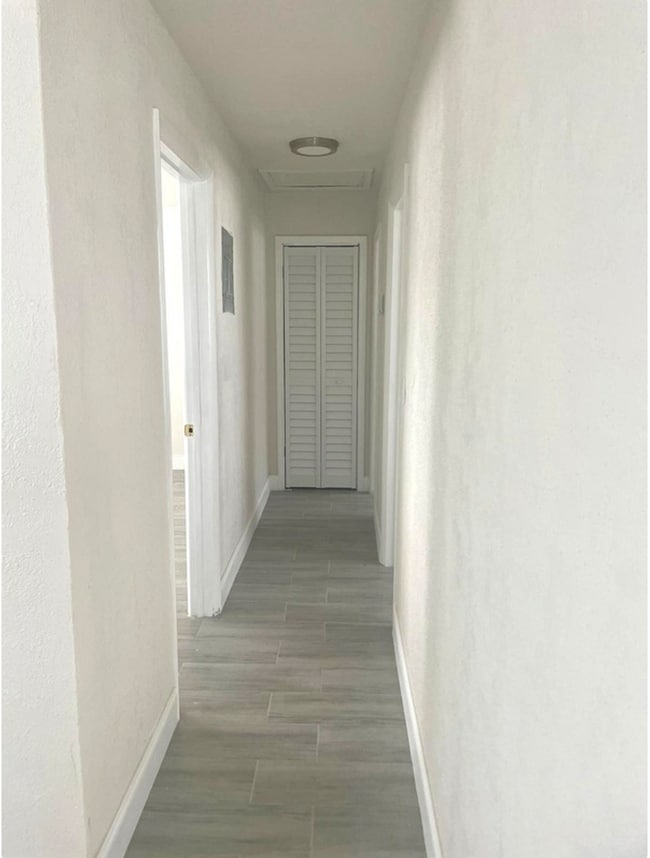 Building Photo - LARGE NEWLY RENOVATED 2 BEDROOM APARTMENTS Application fee is waived during move in