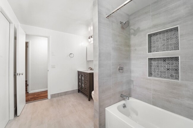 Building Photo - 40 Grand St