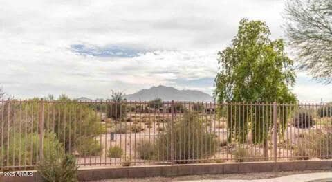 Building Photo - 3725 E Meadowview Dr