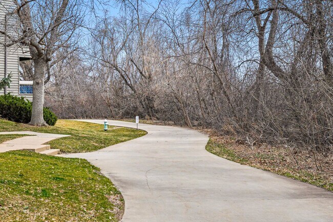 Building Photo - Sunny 2-Bed, 2-Bath Condo in Boulder’s Kin...