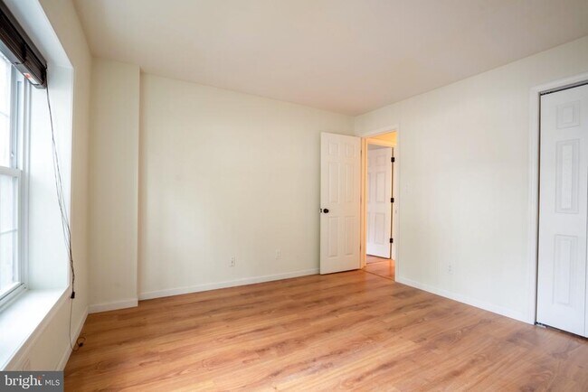 Building Photo - 12887 Grays Pointe Rd