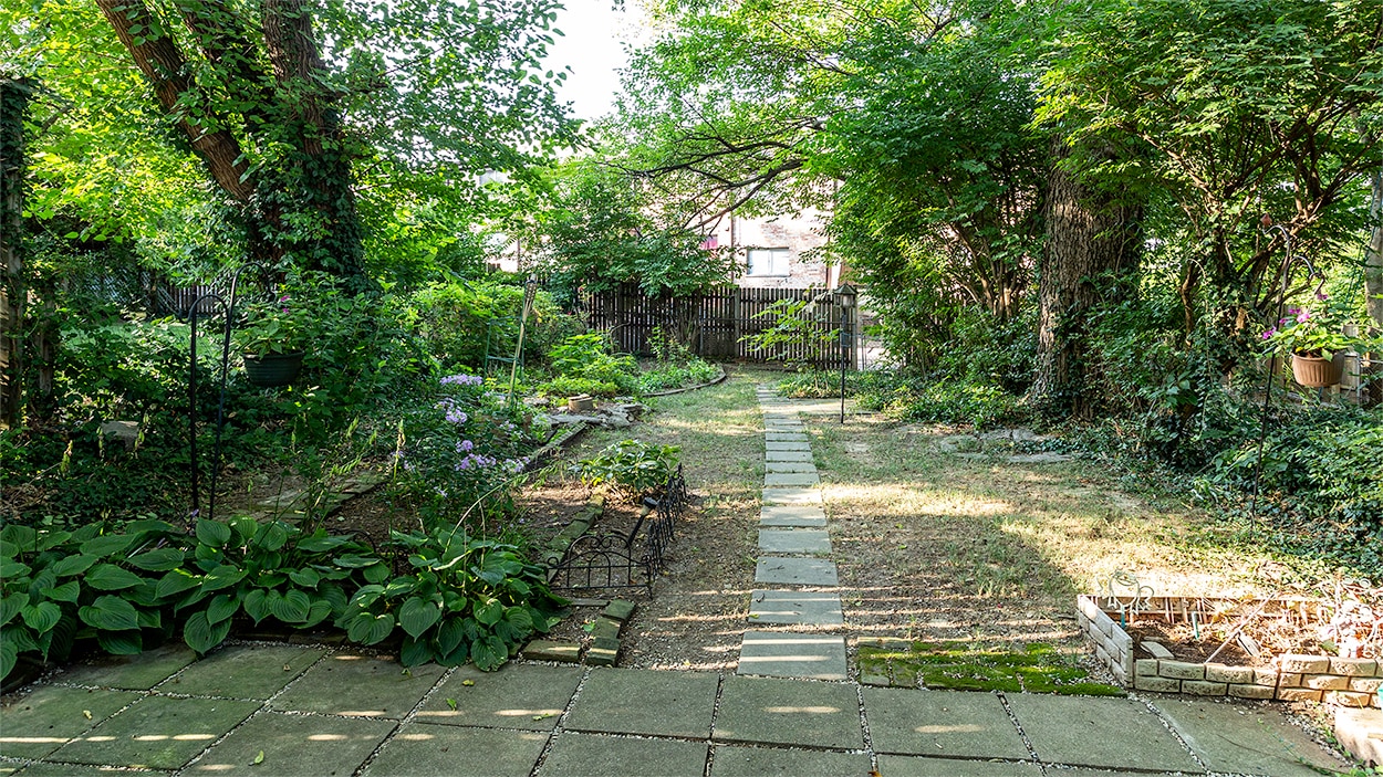 Patio/Rear yard - 527 Riddle Rd