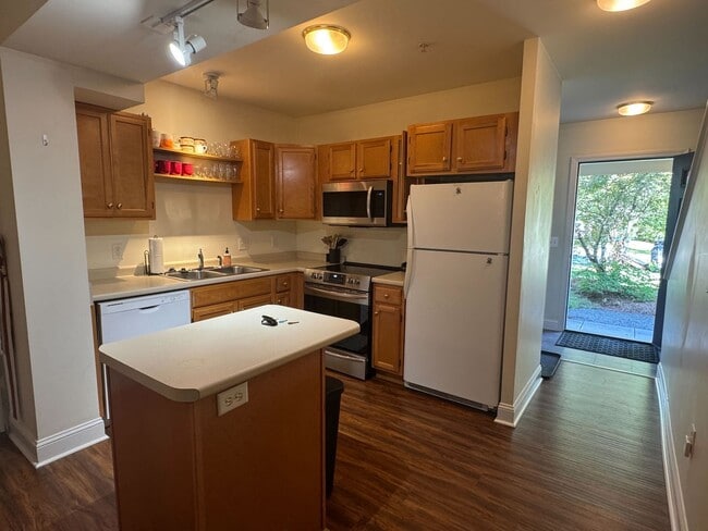 Building Photo - Spacious Furnished 3-Bedroom Condo – All U...