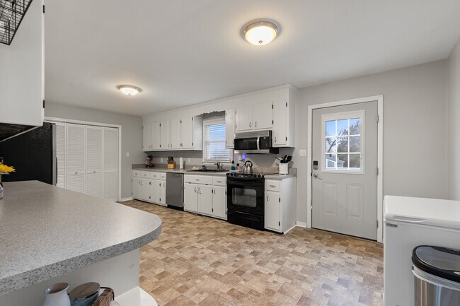 Building Photo - 3012 Fielding Rd