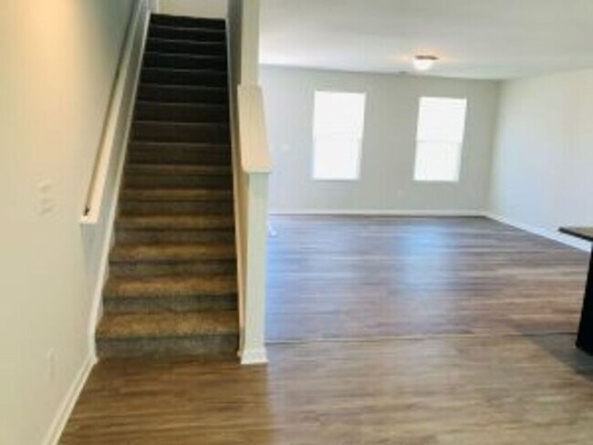 Building Photo - 125 Council Loop