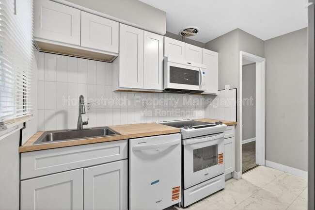 Building Photo - 7431 Esterbrook Dr