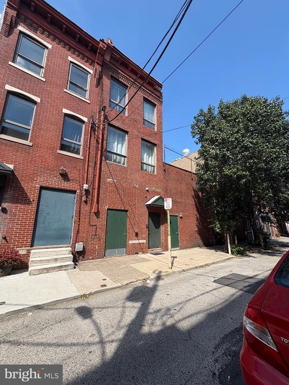 Building Photo - 725 Kater St