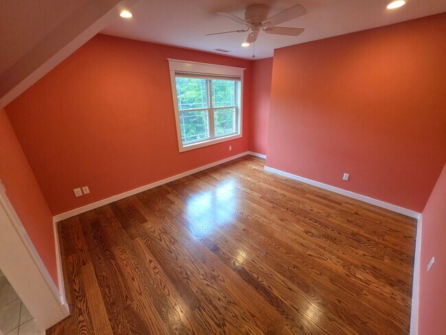 Building Photo - Luxurious 3-Bedroom Home in Poughquag, NY