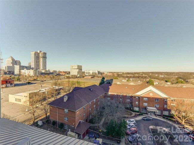 Building Photo - 505 E 6th St