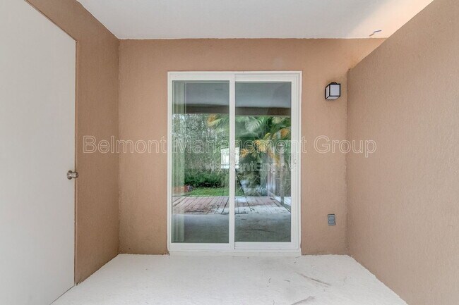 Building Photo - 1848 Bonneville Dr