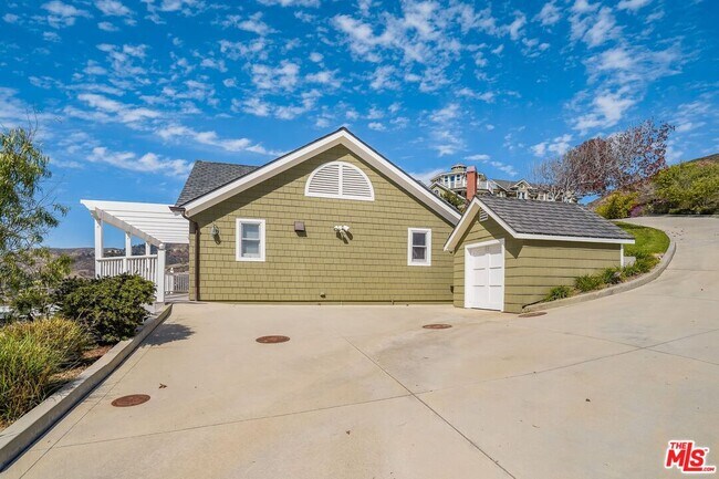 Building Photo - 6277 Sea Star Dr