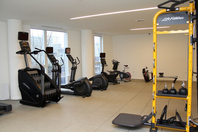 Building Photo - Unrivaled Cosmopolitan Condo w/Breathtaking City & River Views