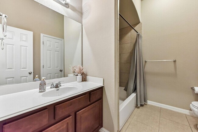 Building Photo - 640 Loma Cedro Bend