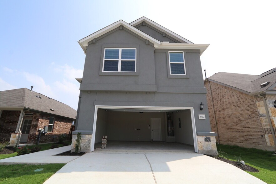 Building Photo - 1607 Alana Falls Ave