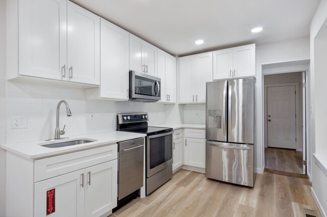 Kitchen - 1728 N Sydenham St