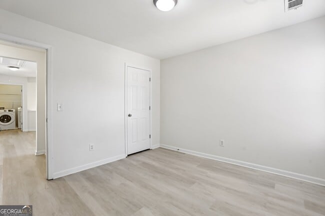 Building Photo - 5940 Bentley Way