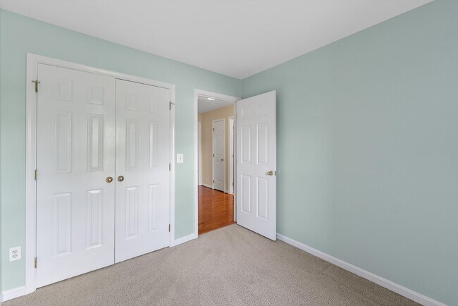 Building Photo - This move-in ready, professionally cleaned 3-bedroom, 3.5-bathroom townhouse in Reston Town Cente...
