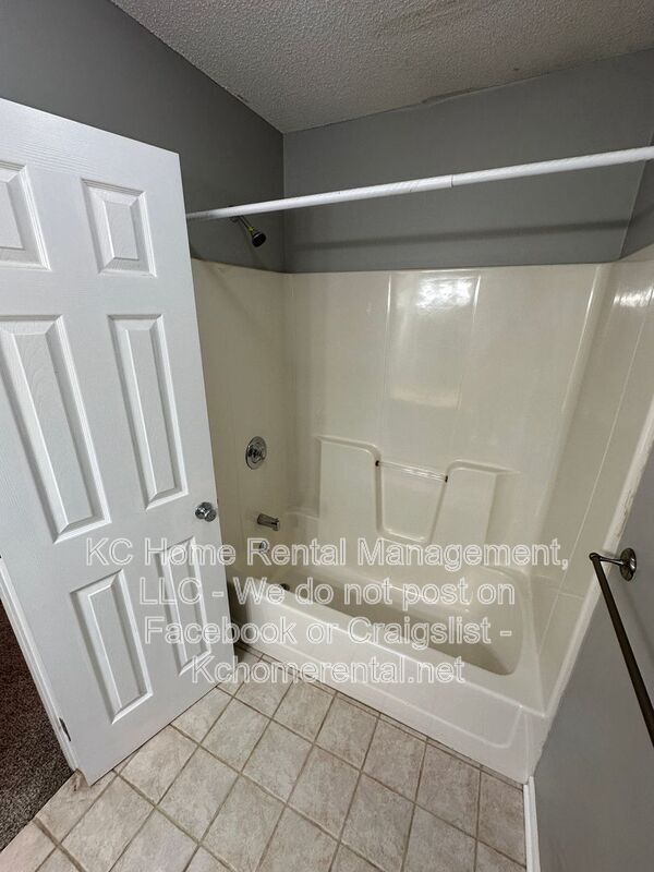 Building Photo - 3304 NW 84th Terrace