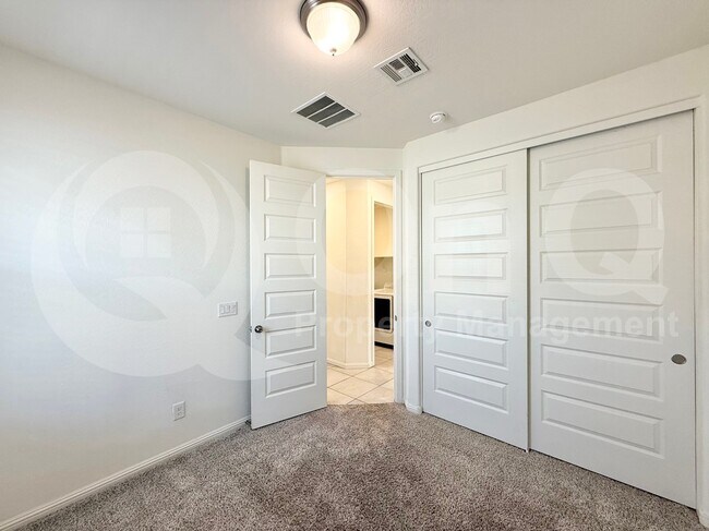 Building Photo - 747 W Nova Pl