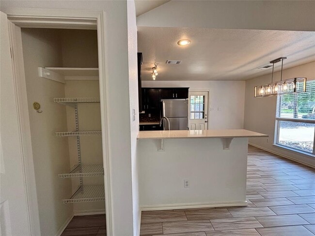 Building Photo - 808 Lone Star Dr