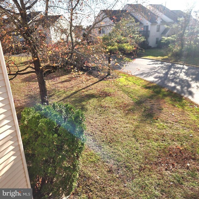 Building Photo - 16 Pickwick Pl