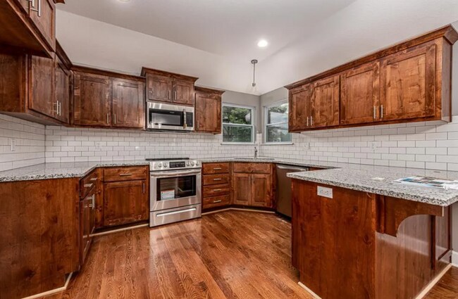 Building Photo - Don't miss out on this beautiful home!