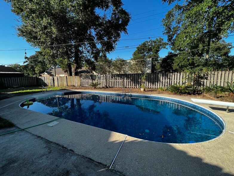 Pool Day-Time - 7242 Dogwood Terrace Dr