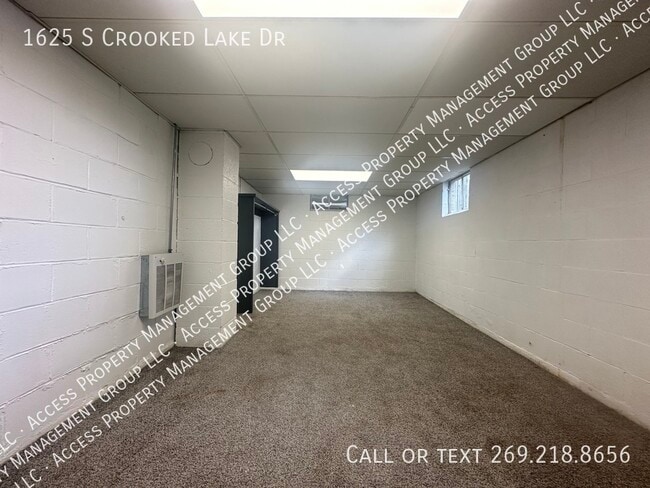 Building Photo - 1625 S Crooked Lake Dr