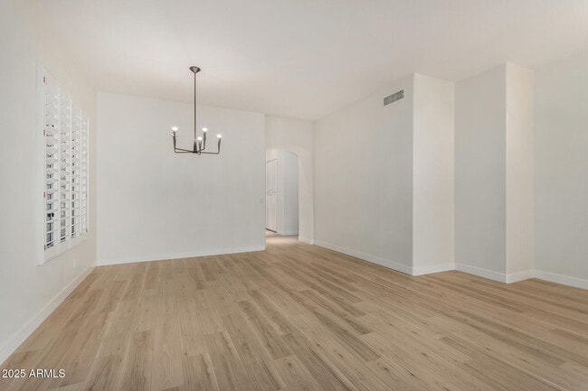 Building Photo - 925 W San Marcos Dr