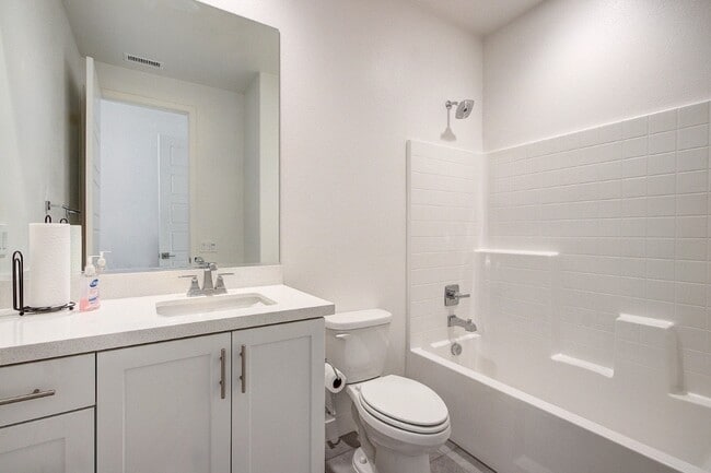 Building Photo - 17700 Ridgeline Ct