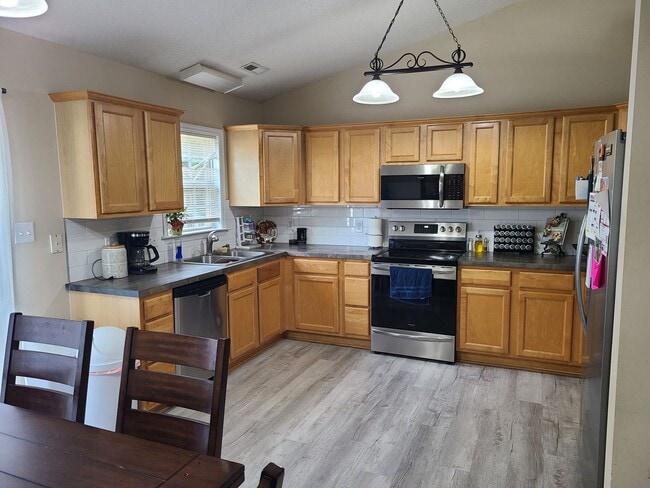 Building Photo - Beautiful 3 bedroom 2 bath home in Sneads Ferry - Seabird Estates