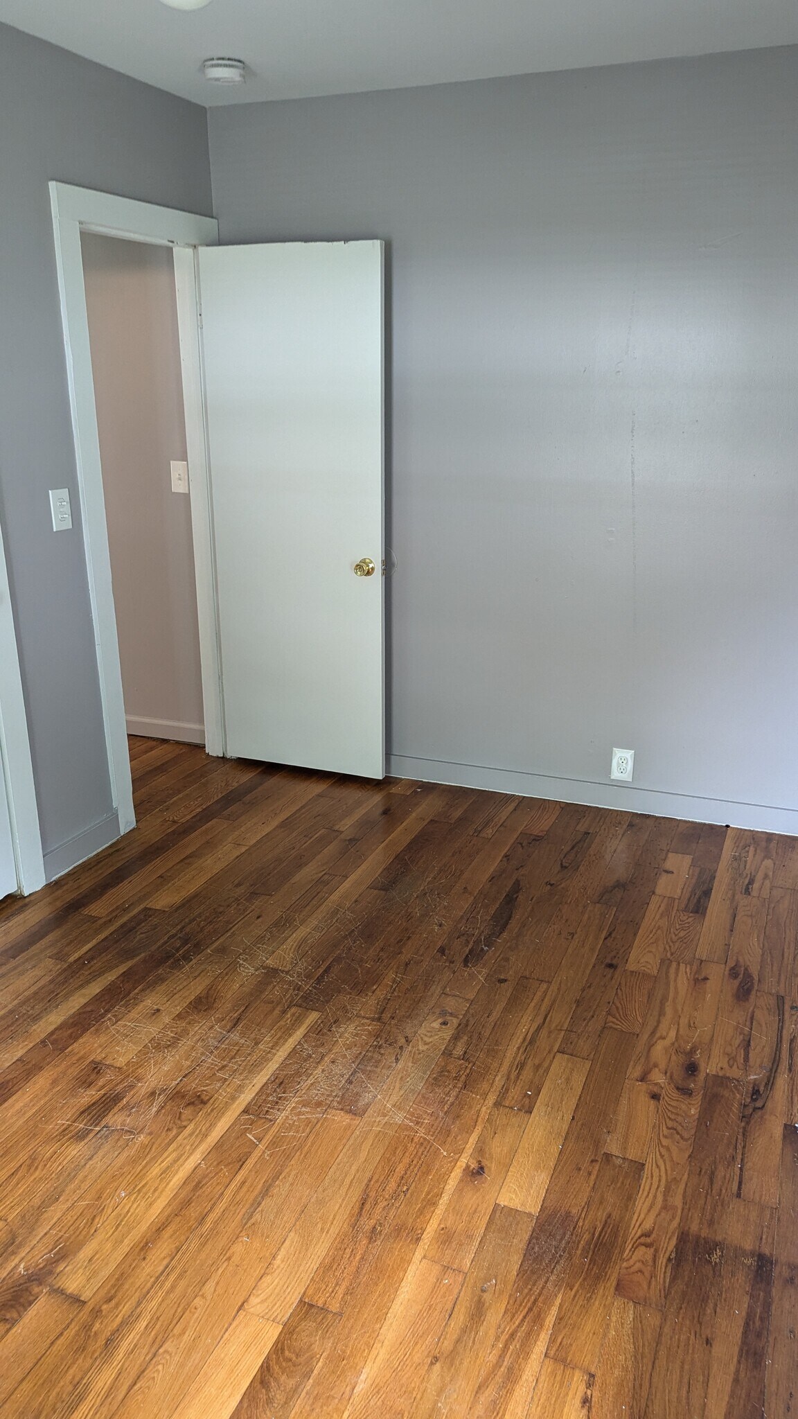 Bedroom 2 - 683 E Beverly Ave