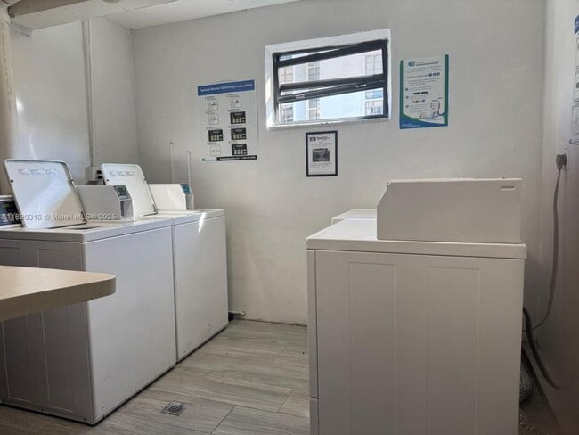 Building Photo - 1 bedroom in Sunny Isles Beach FL 33160