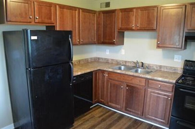Building Photo - 5609 Goldenrod Rd