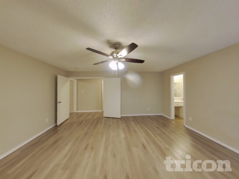 Building Photo - 2001 Libby Ln