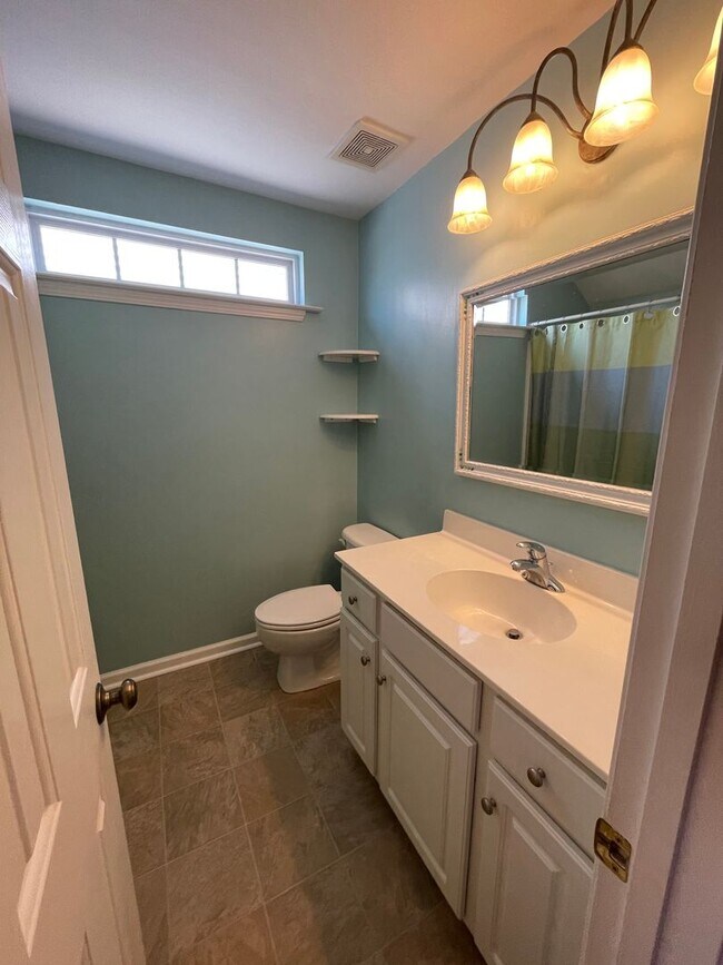 Building Photo - Lovely 3 Bedroom 2.5 bath Home in Bridges Estates, walking distance to Bridgeway Station!!