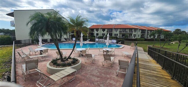 Building Photo - 1515 Pinellas Bayway S