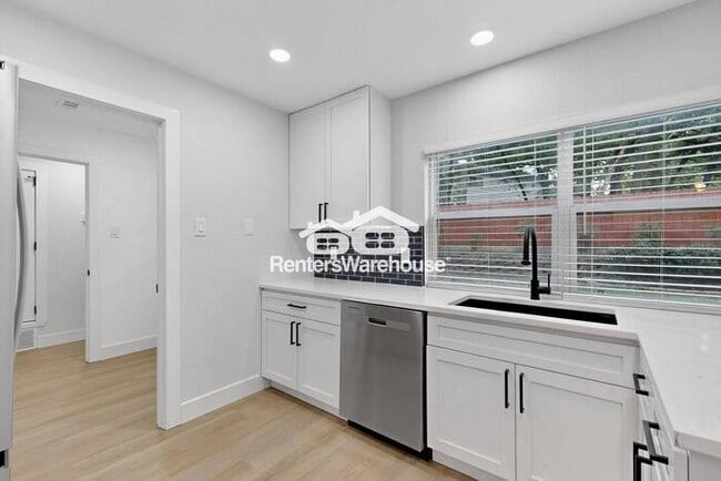 Building Photo - MOVE IN READY  Completely Refreshed Euless...