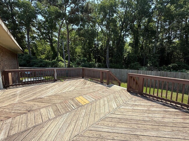 Building Photo - Tranquil 3 Bed 2 Bath Home in Raeford