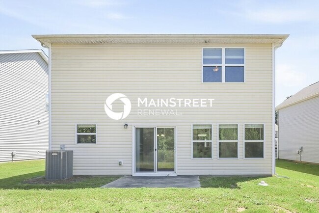 Building Photo - 3 Bedroom Pet-Friendly Home in Charlotte, NC with Main Street Renewal