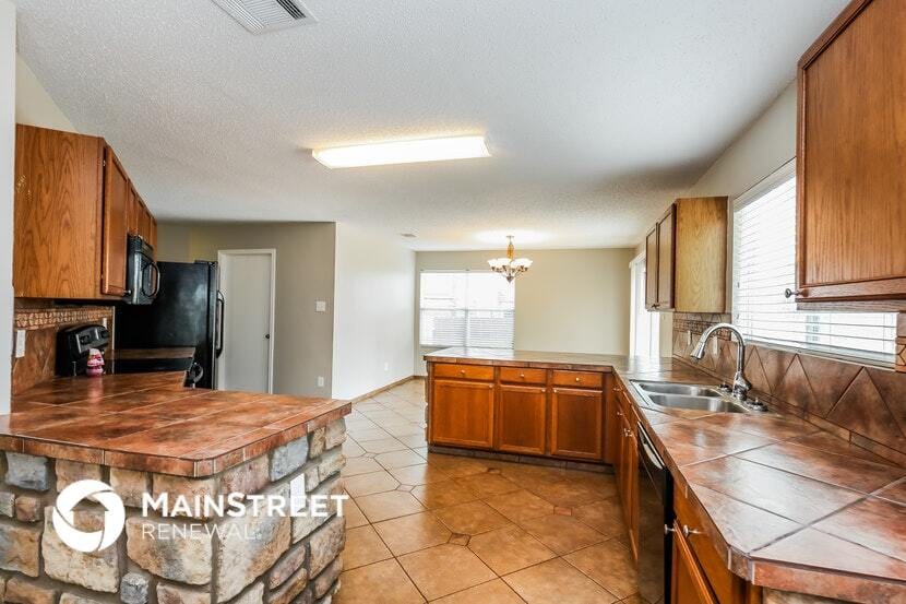 Building Photo - 4820 Trail Hollow Dr
