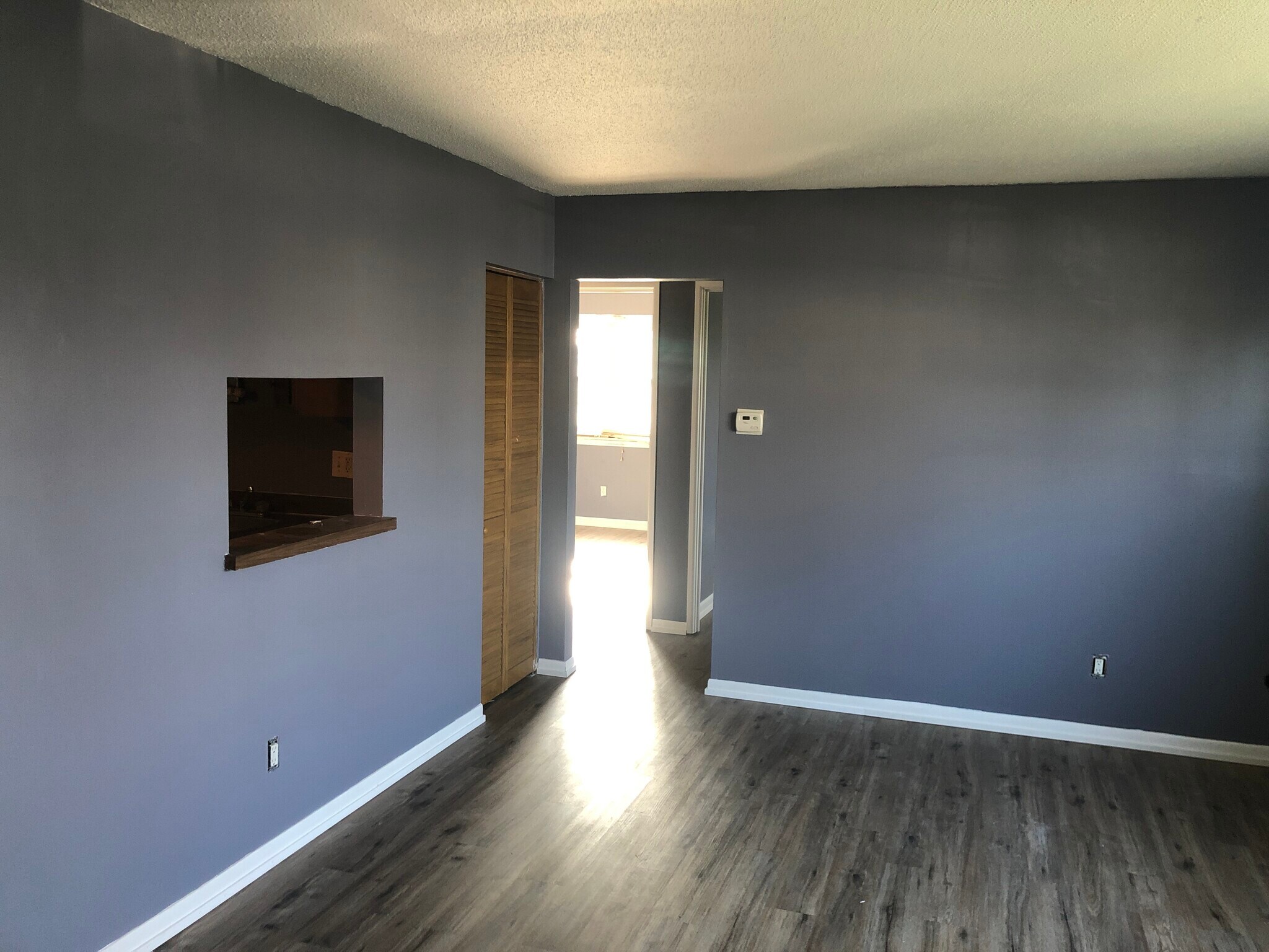 Building Photo - 1120 E 6th St apt 3