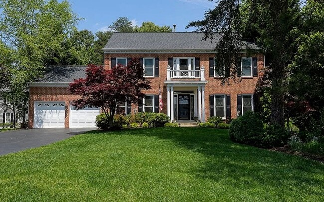 Primary Photo - Fantastic on Fordham, 5 bed + 3.5 Bath Tot...