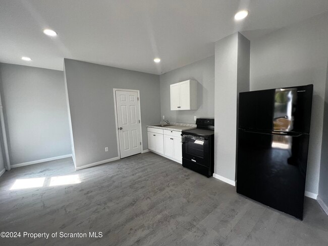 Building Photo - 2204 Golden Ave