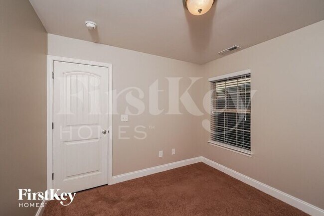 Building Photo - 855 Clover Ave