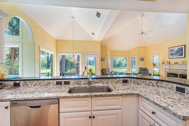 Building Photo - Sea Pines Golf Club Rental