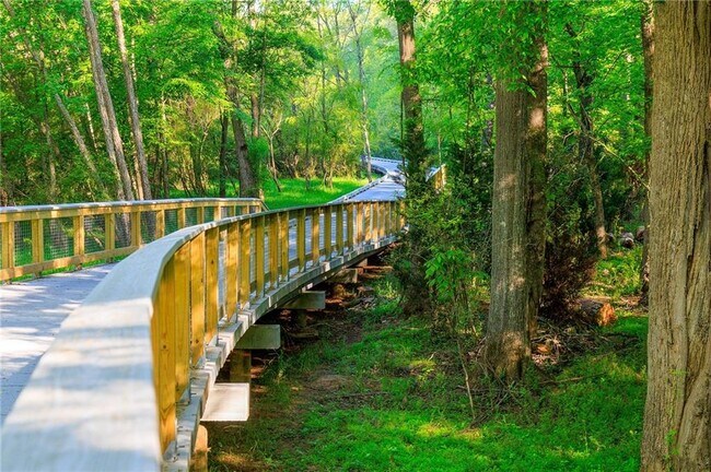 Building Photo - 3945 Summit Gate Dr