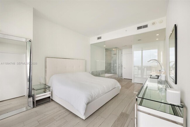 Building Photo - 480 NE 31st St